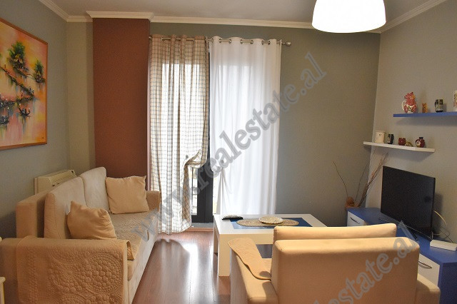 Apartament 1+1 ne shitje ne rrugen Kajo Karafili, ne qender ne Tirane.
Shtepia pozicionohet ne kati